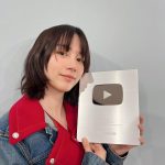 【芸能】のん「銀の盾を貰ったよ」Youtube登録者数10万人突破「おめでとう」「次はゴールド」