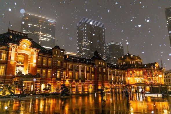 【社会】「普通に怖い」　雪の日に撮影した東京駅と国会議事堂を見比べたら……　“衝撃のギャップ”が230万表示「重大事件が起こりそう」