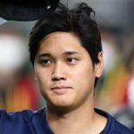 大谷翔平の衝撃弾：本塁打がスタンドファンの頭部付近に直撃。救護室へ搬送