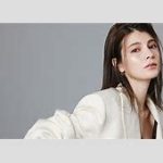 マギーの見せブラコーデ完璧ガイド！ファン歓喜セクシーさの秘訣とは