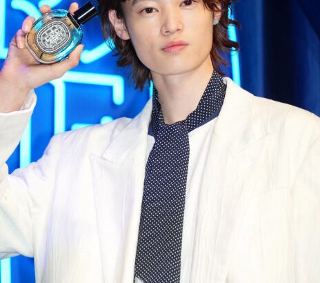 【芸能】窪塚愛流、春めくファッションでサービス精神惜しまず　香水の付け方は”ターンして浴びる”