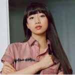 Cocomiの艶やかブラックドレスに魅了！デコルテ全開の美しさとは