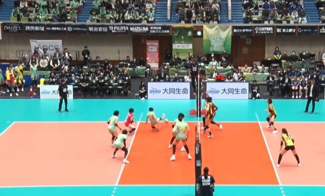 【スポーツ】女子バレー、思わず“足”が出ちゃった 勝利への執念でつい…衝撃の“足技”