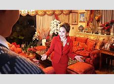 日本国籍取得、デヴィ夫人の選挙戦略と愛犬猫愛護『12平和党』     書類送検で参院選への影響