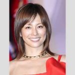 米倉涼子のベリーショートが魅せる！新たな魅力とファッションテクニック、オーラを感じる