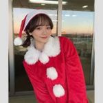 美脚見せつけ！森香澄の黒ドレスオフショット「スタイルバツグン」魅惑的な姿