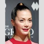 土屋アンナの大家族ライフ：猫6匹と保護犬3匹が作る賑やかな毎日