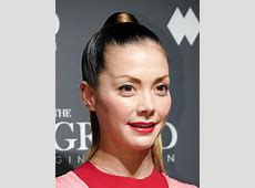 土屋アンナの大家族ライフ：猫6匹と保護犬3匹が作る賑やかな毎日