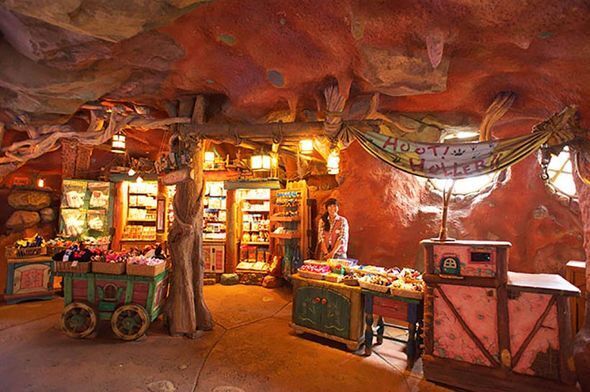 【社会】閉店したディズニー内のショップ跡地→行ってみると……　感涙必至の“粋な演出”に反響「無理無理無理泣いた」「ありがとう、、、」