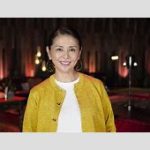 小泉今日子、永遠のアイドルとしての魅力を再発見！ミニ丈ワンピ＆網タイツ