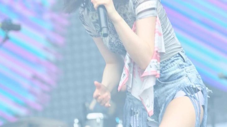 【芸能】のん、ピチピチのホットパンツ姿の美脚に反響　「凄く攻めた姿」「別人のよう」　海外フェスで印象がらり