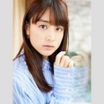 【芸能】山本美月　メガネ姿のドアップ自撮り　人気キャラクターのコラボカフェ満喫する姿に「可愛すぎ」の声