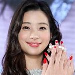 足立梨花が久々に入浴ショットを公開！その魅力とは？「太ももに目が行きます」