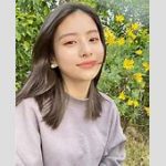 【芸能】出口夏希が『andGIRL』2025年夏号の表紙に登場！ 涼やかな夏の装いを披露