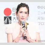 【芸能】紗栄子が「息子」と公表　新人モデル・道休蓮(17)、成田空港で大型広告展開