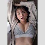33歳・篠崎愛の魅力を探る！自然体グラビアの魅力とは