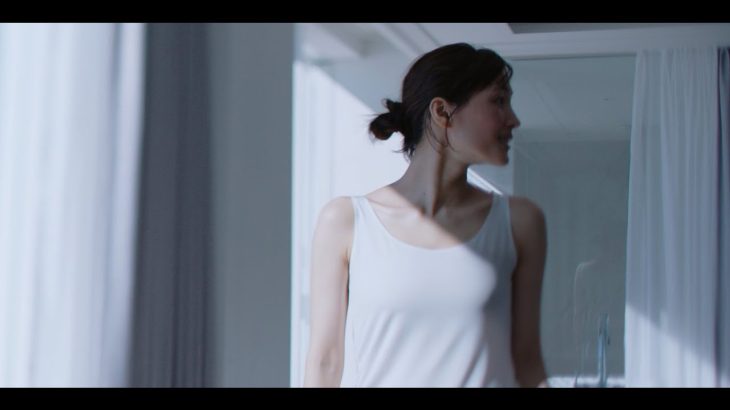 ユニクロCMで魅せる綾瀬はるかの美貌とその背景