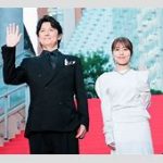 『ブラック・ショーマン』レッドカーペットを彩った！福山雅治＆有村架純の特別インタビュー