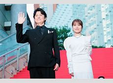 『ブラック・ショーマン』レッドカーペットを彩った！福山雅治＆有村架純の特別インタビュー