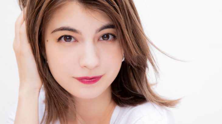 【芸能】マギー、ミニマルビキニで33歳の美ボディ炸裂 夏休みの海辺ショット公開「スタイルヤバ」「マーメイド」