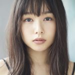桜井日奈子、28歳の妖艶な姿に注目！一般客に紛れ込んだショットとは？