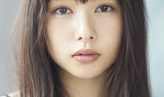 桜井日奈子、28歳の妖艶な姿に注目！一般客に紛れ込んだショットとは？