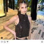 マギーの33歳美ボディ！ミニマルビキニ姿を海辺で披露