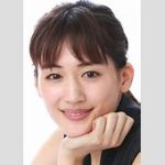 ユニクロのブラトップCMが話題！「ブラトップ1枚で外出」綾瀬はるかの挑戦と意外な反響