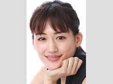 ユニクロのブラトップCMが話題！「ブラトップ1枚で外出」綾瀬はるかの挑戦と意外な反響