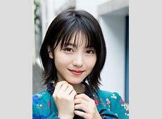 浜辺美波の4年ぶり写真集が話題！初のすっぴんカットを徹底解説   「25点満点中25点」