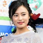 小島瑠璃子、金髪リフレッシュ＆夏を感じるタンクトップ姿