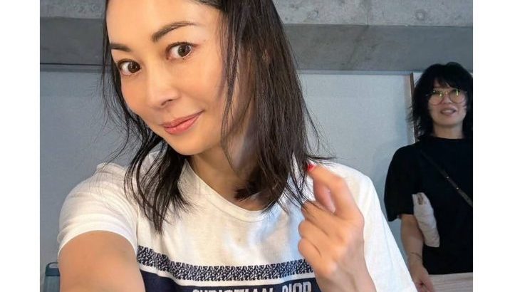 【芸能】「エルメスさん再臨！」  海外移住48歳になった女優・伊東美咲の近影に反響  「若い時に戻ってきたみたい」「永遠の憧れ」