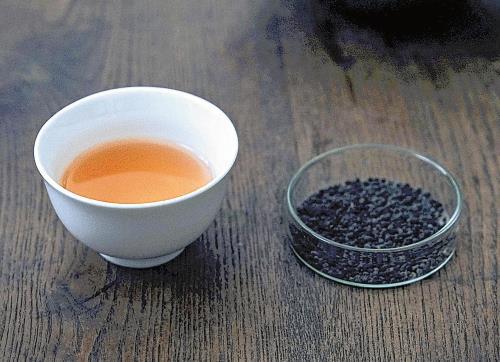 【社会】ガの幼虫のフンにうま味凝縮→お湯かけ「お茶」誕生… 京都府内の起業家アワード特別賞に「虫秘茶（ちゅうひちゃ）」