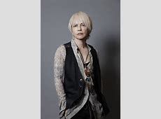 【芸能】HYDE「匂いで気がついた」「臭わなくても嫌」後方座席の乗客が足を…飛行機内での“迷惑行為”に苦言で「これは地獄」の声