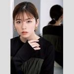 小芝風花、魅惑の美背中を披露！ファンの心を鷲掴みする最新ショット