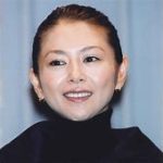 小泉今日子の魅力全開！59歳の自然体の美しさを追う
