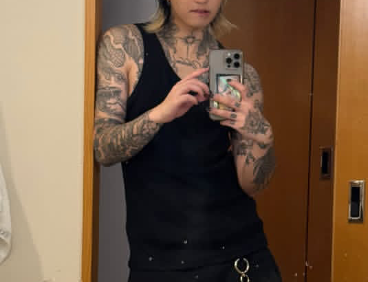 【芸能】『YOASOBI』Ayase、指まで“びっしりタトゥー”に広がる衝撃…　「素朴イメージ」から激変した“分岐点”とは