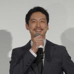 【芸能】坂口健太郎　さっぱり短髪＆口ひげ姿にイメチェン　会場どよめき