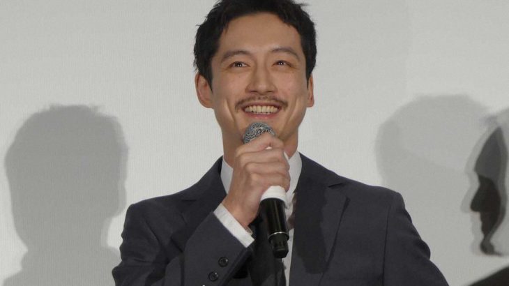 【芸能】坂口健太郎　さっぱり短髪＆口ひげ姿にイメチェン　会場どよめき