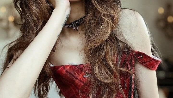 【芸能】歌手・中島美嘉　コラボアイテム着用ショットが『リアルNANA』と話題　「世界一ヴィヴィアンが似合っている」