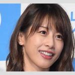 元フジアナ加藤綾子の大人エレガントコーデ  胸元透け感白トップス