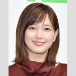 本田翼のミニ丈スカート姿とエレガントな歩き方、魅力を徹底解剖！