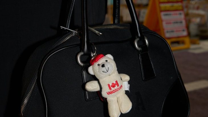 【ファッション】ぬいぐるみがブーム　バッグに付ける人が増えている