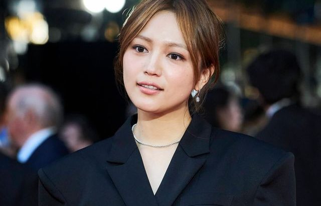 【芸能】川口春奈　最新の姿に仰天！スタイル抜群ワンピースに「ズキュ〜ン」「色っぽいよ」「大人の雰囲気」