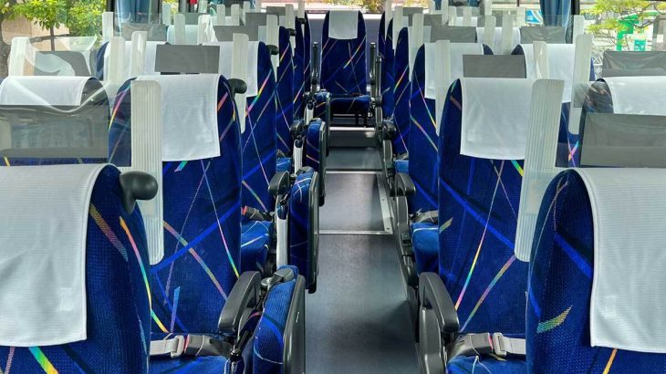 【芸能】バスの座席で不快な体験「狭くてきつかった」　ネット同情「これは酷すぎる」　元・アイドリングのメンバーが写真投稿