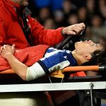 【サッカー】久保建英が負傷、右太もも裏を抑えて倒れ込み微動だにせず…担架で運ばれる。ソシエダはバルセロナに2-1勝利