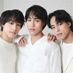 一卵性三つ子・佐藤三兄弟の驚き、似すぎてて報道陣困惑 クローンみたい