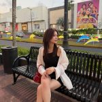 めるる、生見愛瑠の南国美脚ショットが話題！キャミソール姿にファン急増中