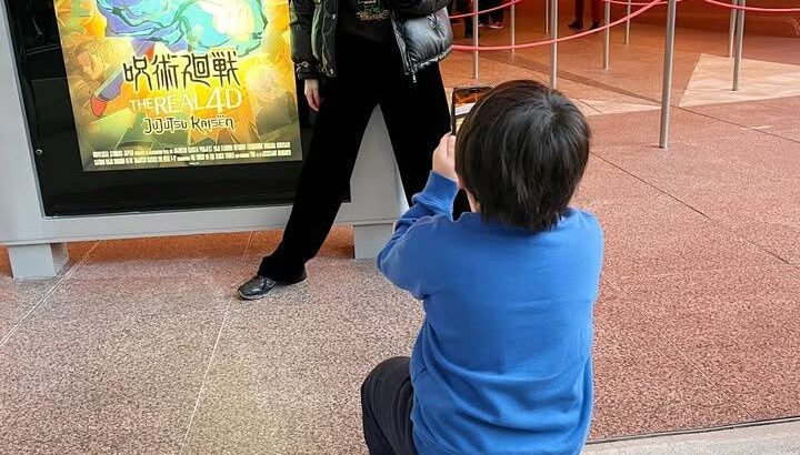 【芸能】元AKB48・前田敦子　6歳息子の全力撮影姿を大公開「本人の希望で載せちゃう」  推し活でUSJへ