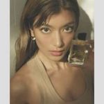 ローラの肉食生活ナシ5年、鶏を捕まえて解体する新たな挑戦